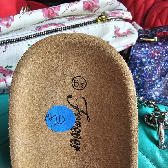 Leopard slides - Picture 2 of 2